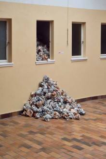 5000 Pages of Contemporary Witness Sheets Crumpled-up, an art installation, Martin Gut, 2011