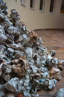 5000 Pages of Contemporary Witness Sheets Crumpled-up, a Art Installation by Martin Gut from the year 2011