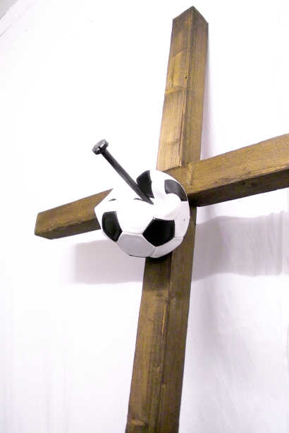 Pespilatheismus, a art object by Martin Gut anlsslich des art projectes Penalty instead of One-Two whrend der Euro08 im KKL Uffikon, 2008